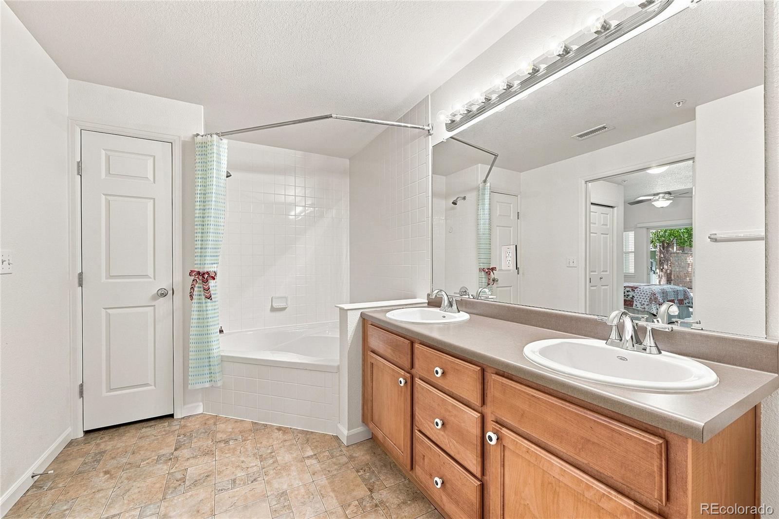 MLS Image #12 for 5800  tower road 2304,denver, Colorado