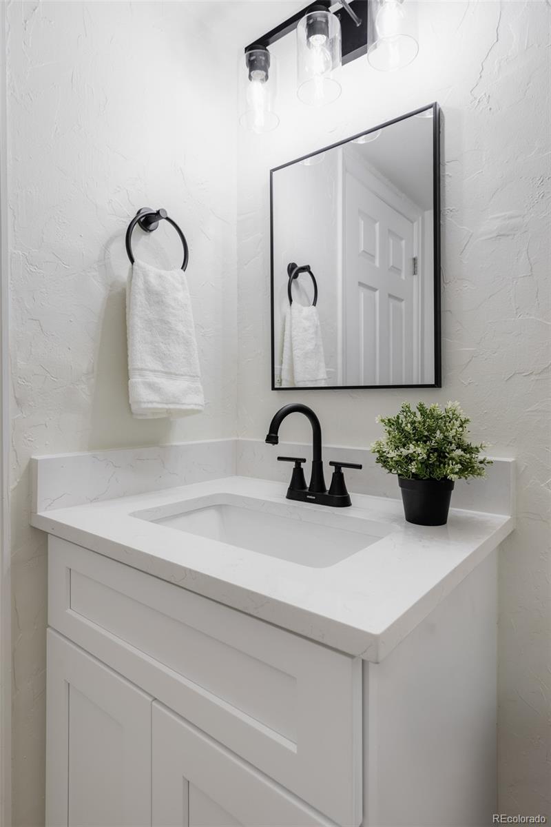 MLS Image #14 for 1562 s spruce street,denver, Colorado