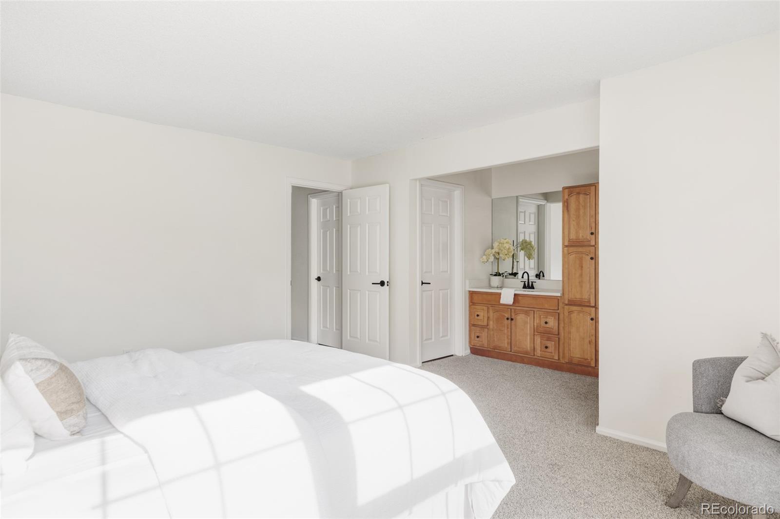 MLS Image #18 for 1562 s spruce street,denver, Colorado