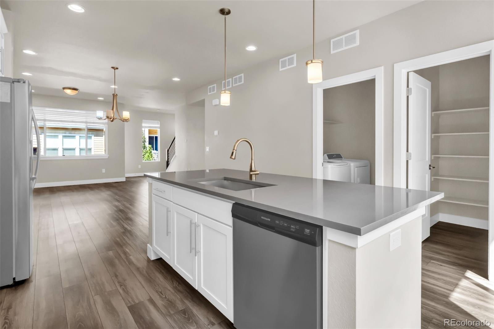 MLS Image #11 for 6741 s tempe court,aurora, Colorado