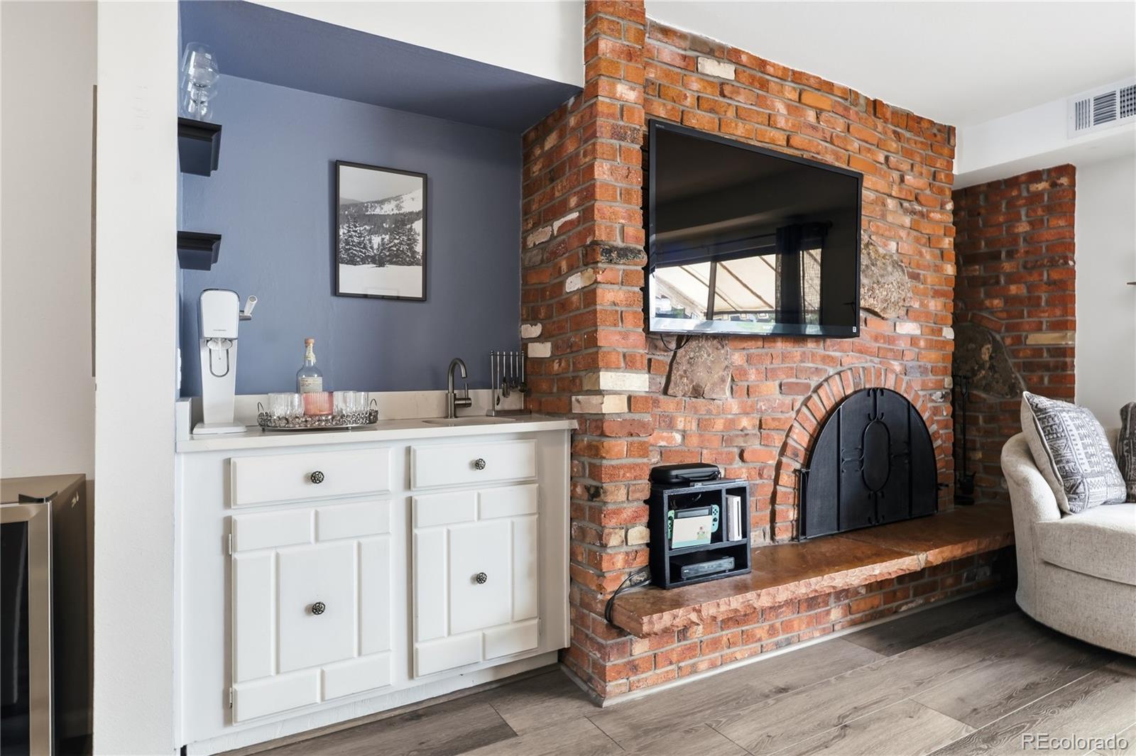 MLS Image #13 for 3536 s ivanhoe street,denver, Colorado