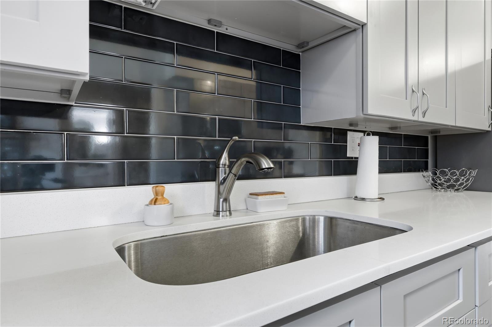 MLS Image #5 for 3536 s ivanhoe street,denver, Colorado