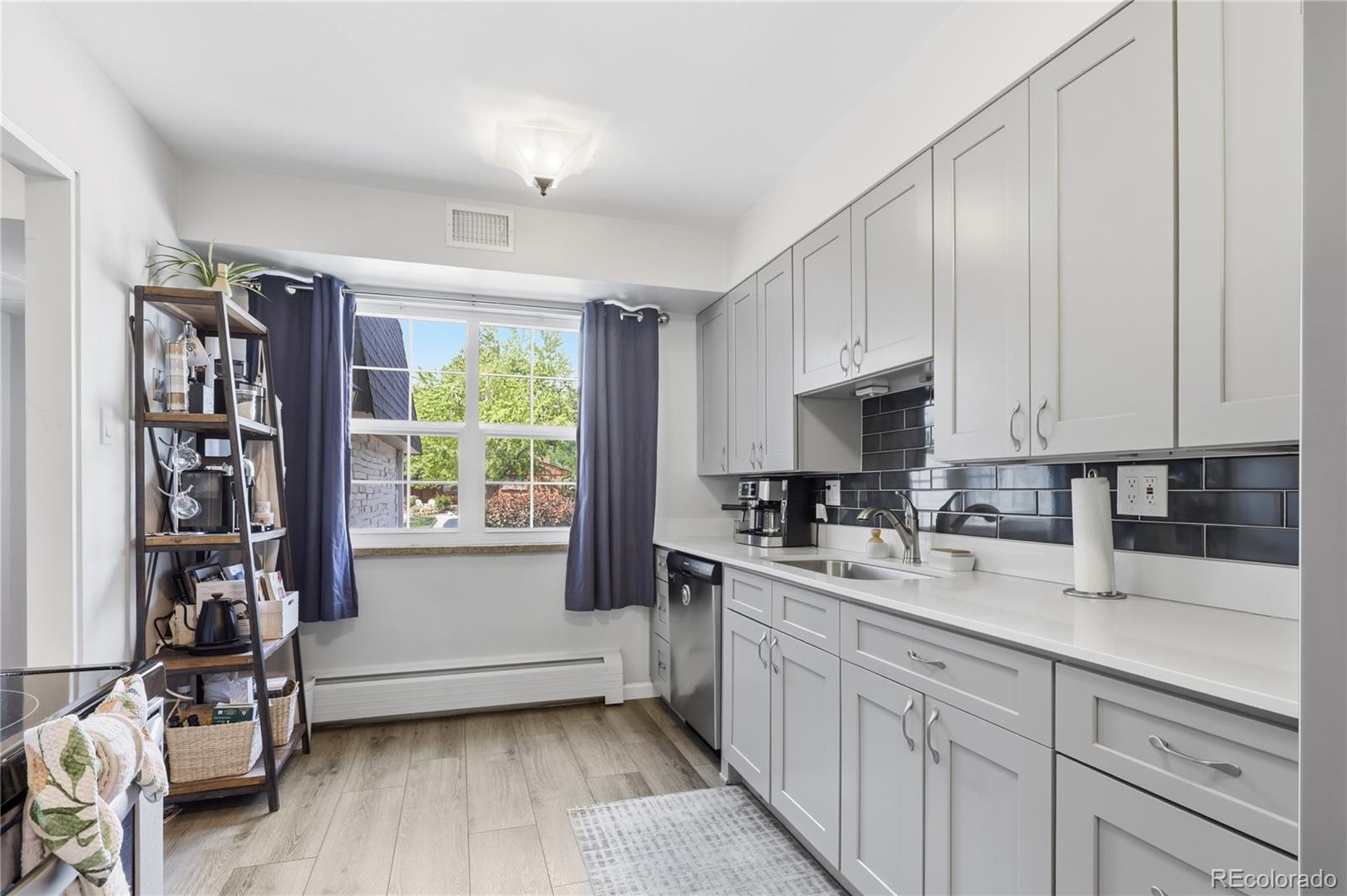 MLS Image #7 for 3536 s ivanhoe street,denver, Colorado