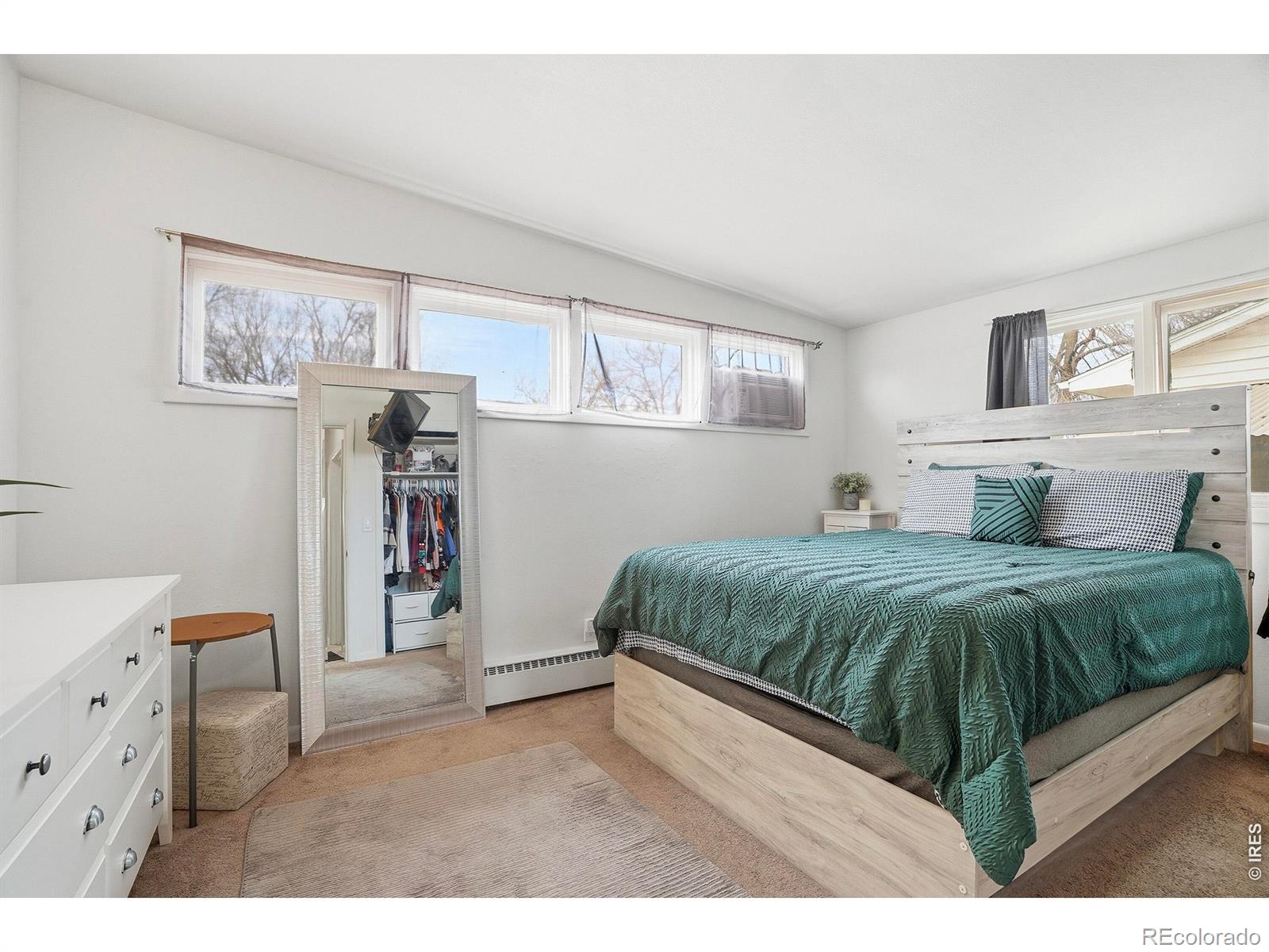 MLS Image #12 for 1654 s perry street,denver, Colorado