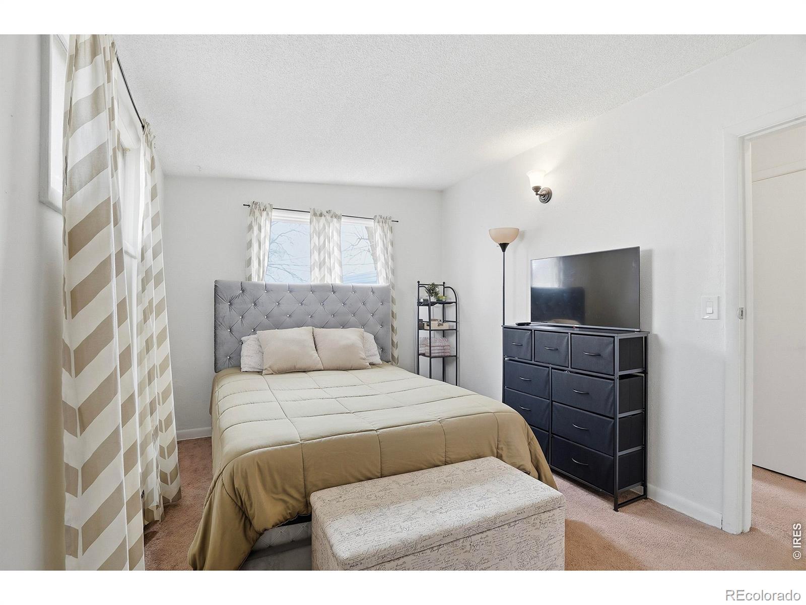 MLS Image #15 for 1654 s perry street,denver, Colorado