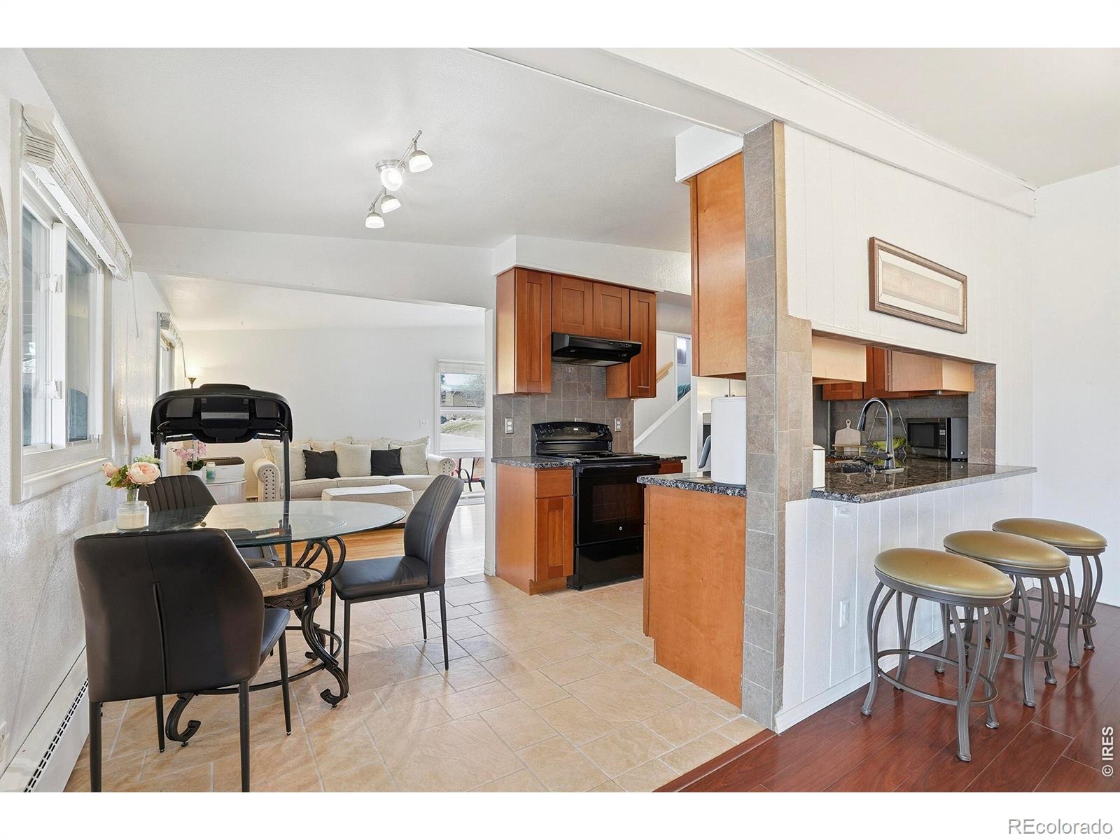 MLS Image #7 for 1654 s perry street,denver, Colorado