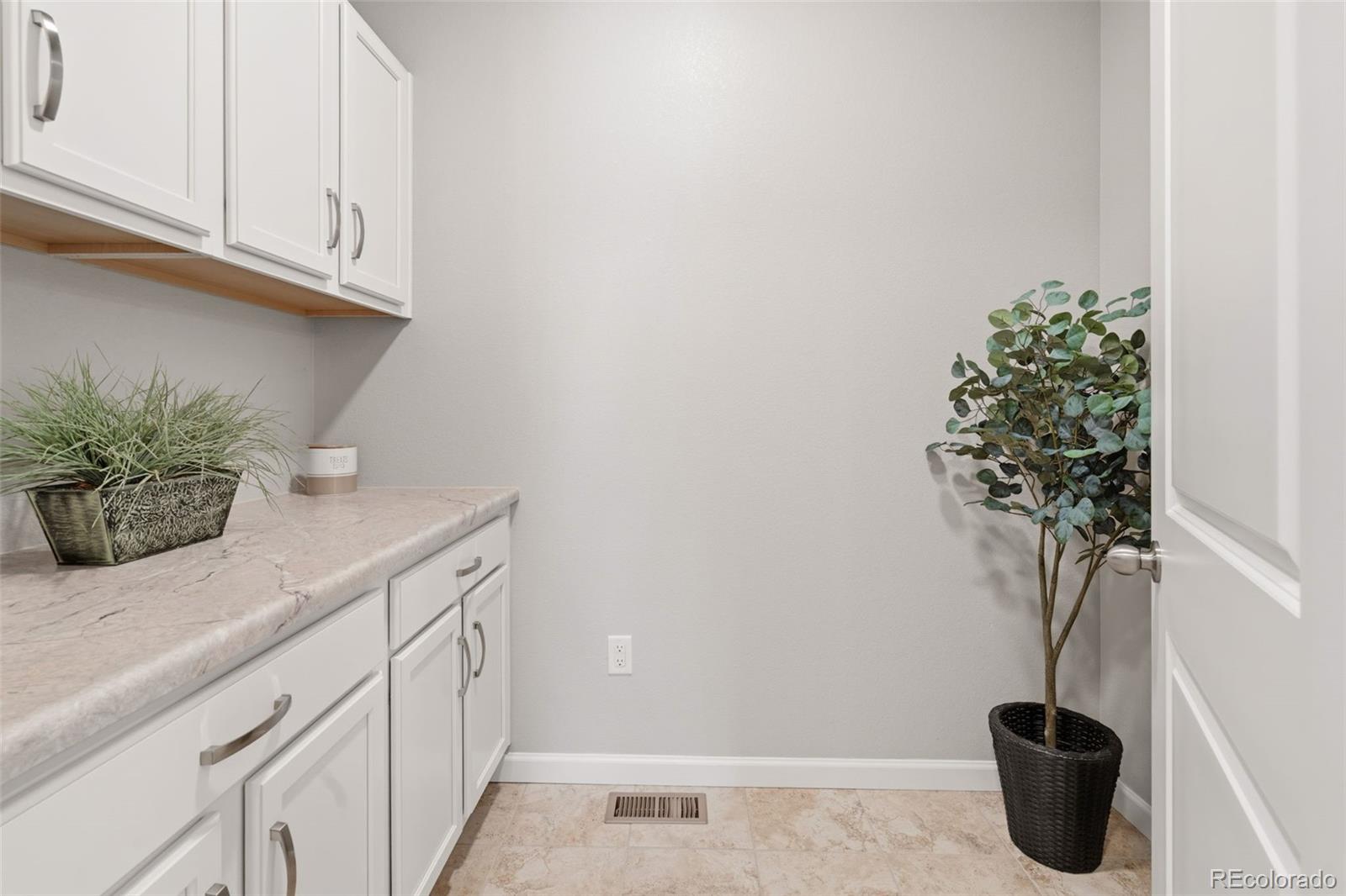 MLS Image #22 for 8273 s queen street,littleton, Colorado