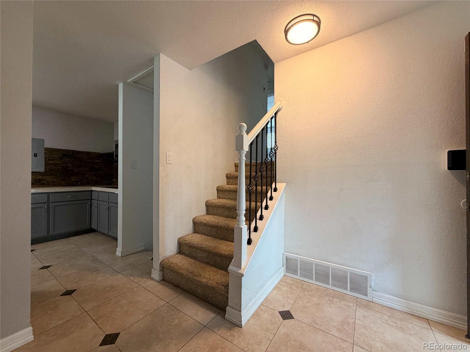 MLS Image #10 for 945  dearborn street,aurora, Colorado