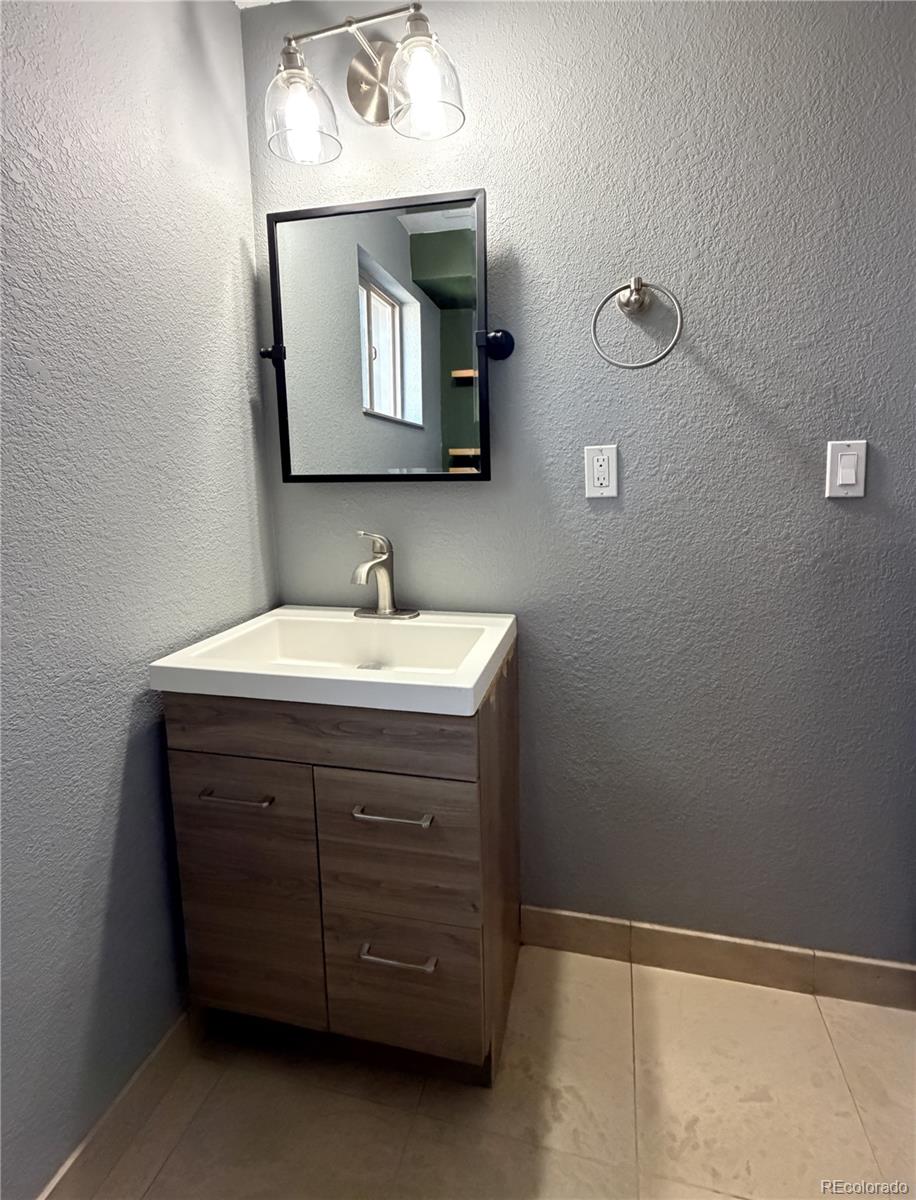 MLS Image #37 for 945  dearborn street,aurora, Colorado