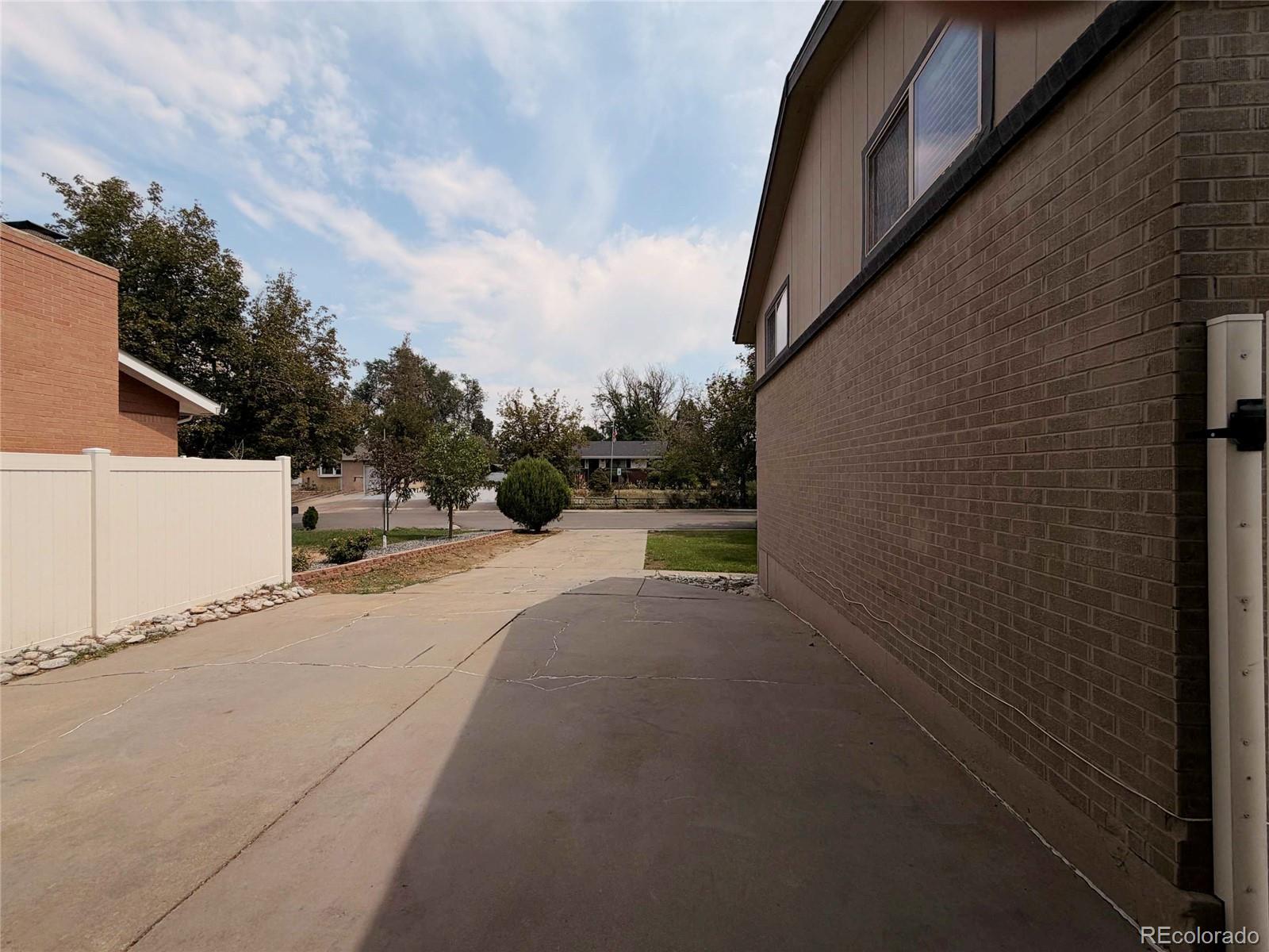 MLS Image #42 for 945  dearborn street,aurora, Colorado
