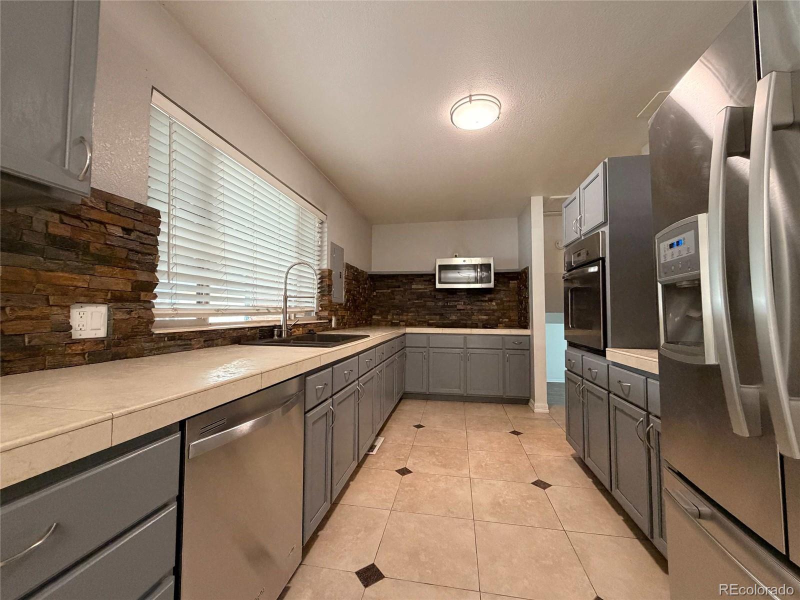 MLS Image #8 for 945  dearborn street,aurora, Colorado