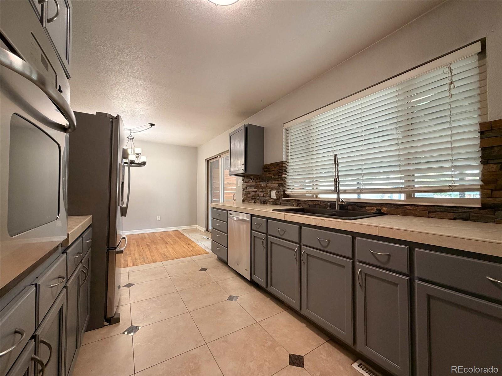 MLS Image #9 for 945  dearborn street,aurora, Colorado