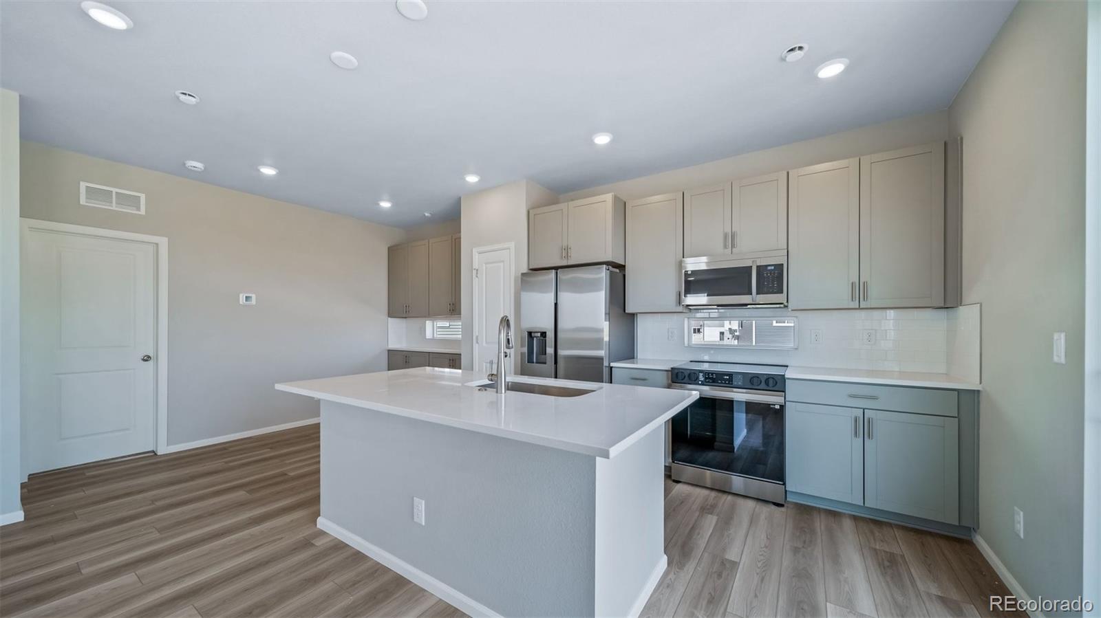 MLS Image #5 for 628  wagon wheel way,bennett, Colorado