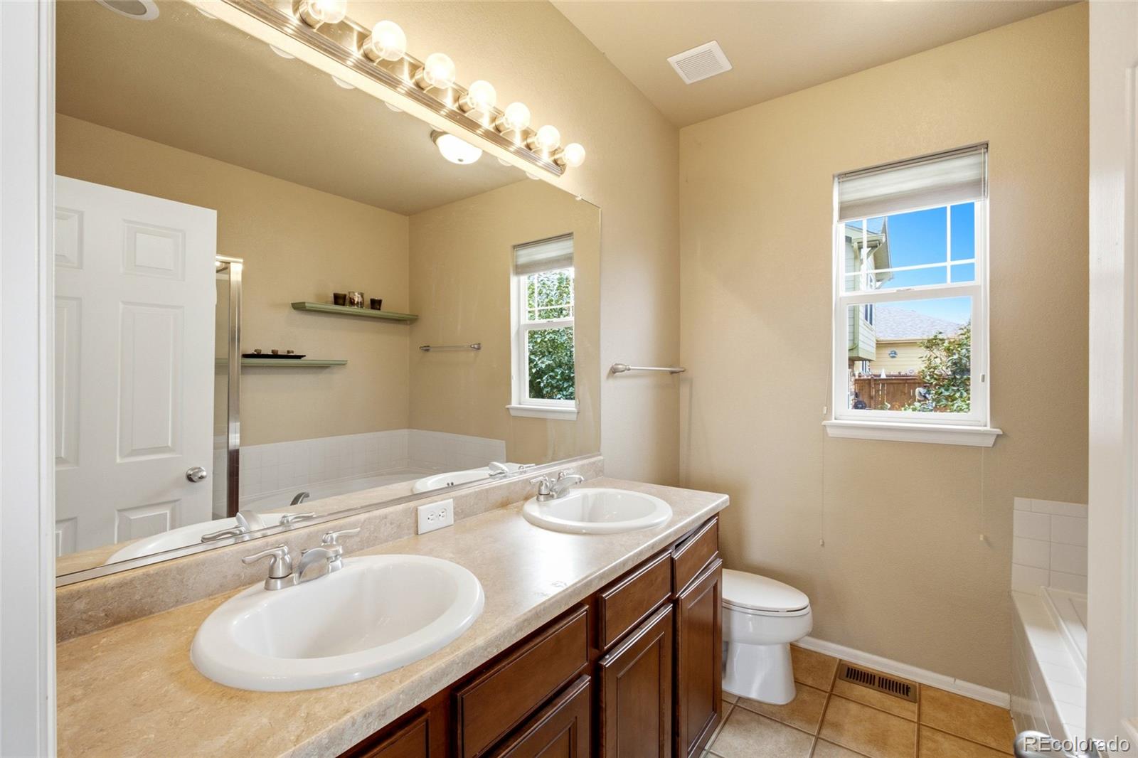 MLS Image #14 for 25107 e canal place,aurora, Colorado