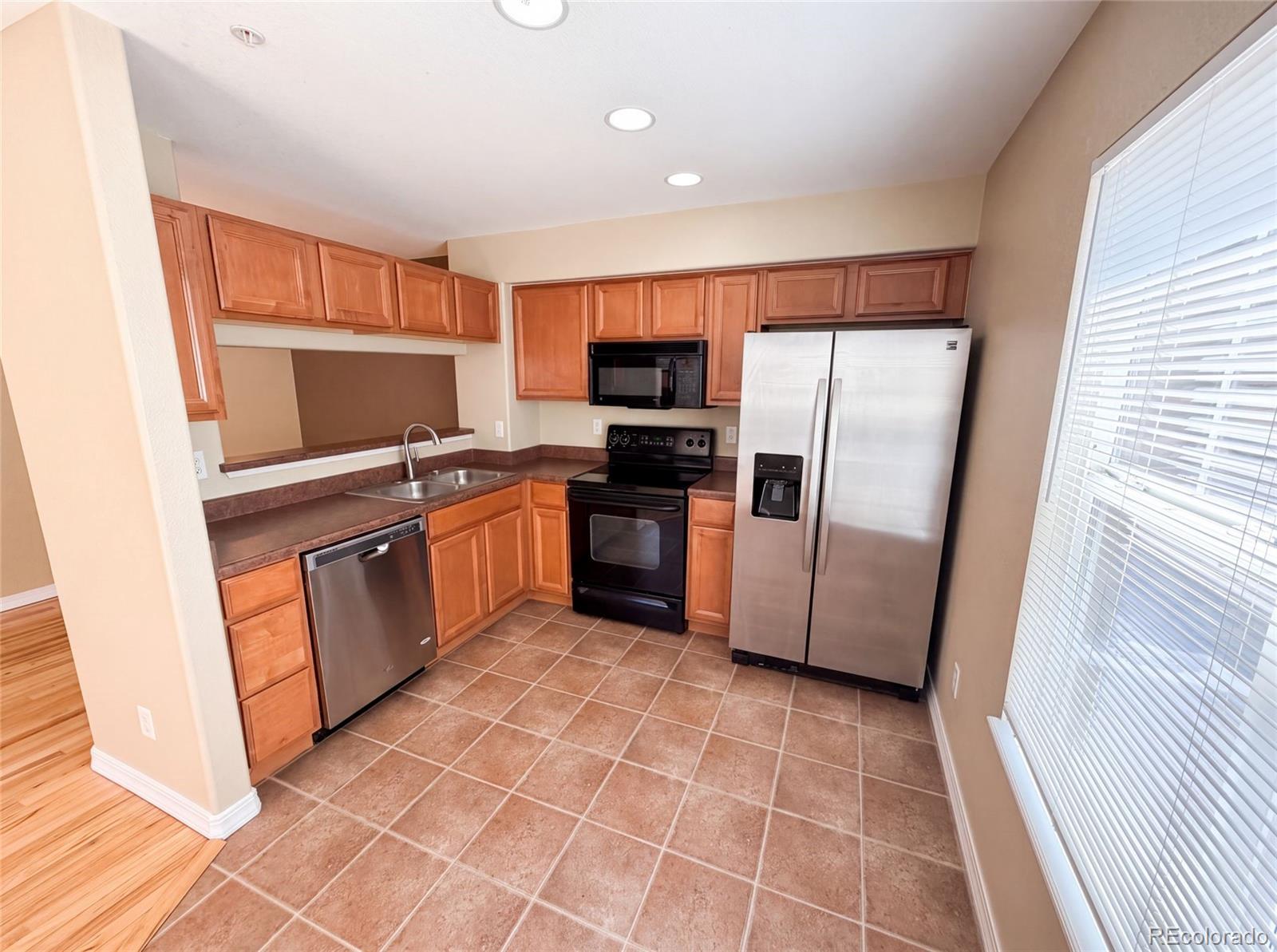 MLS Image #1 for 23560  alamo place b,aurora, Colorado