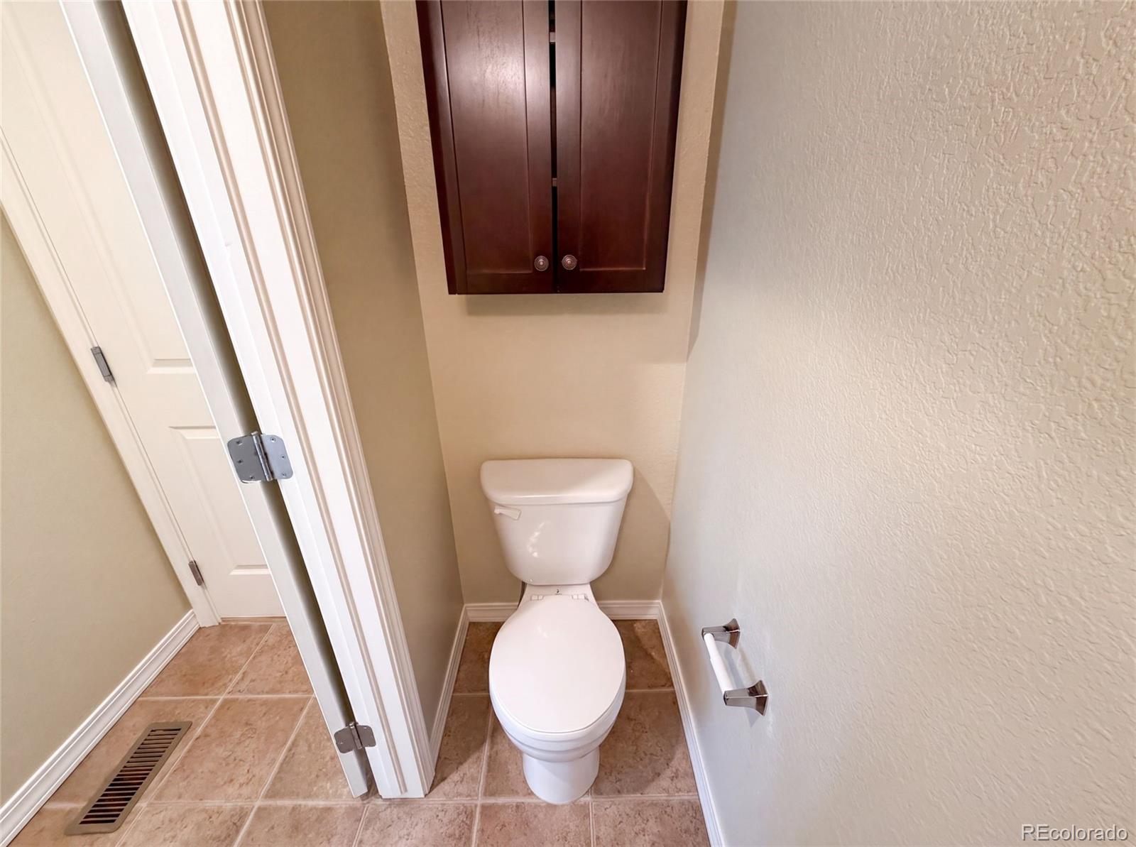 MLS Image #14 for 23560  alamo place b,aurora, Colorado