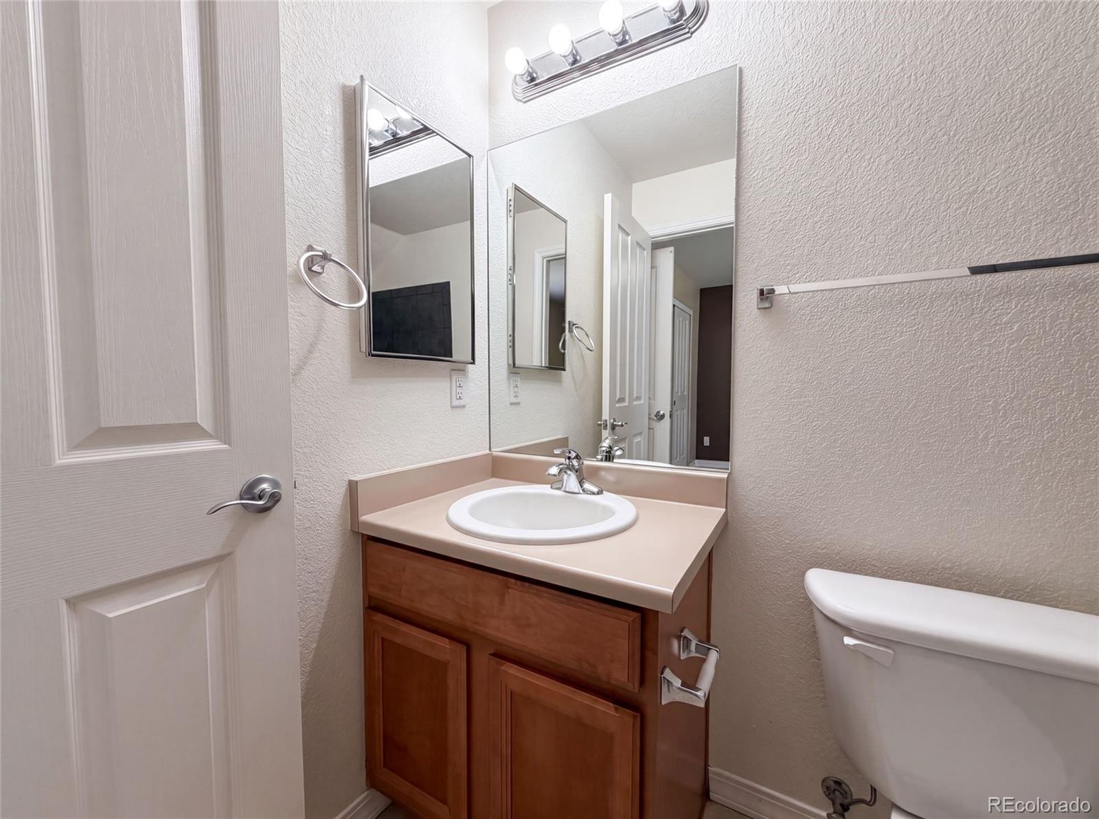 MLS Image #17 for 23560  alamo place b,aurora, Colorado