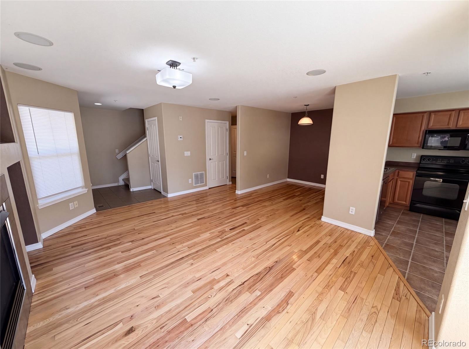 MLS Image #2 for 23560  alamo place b,aurora, Colorado