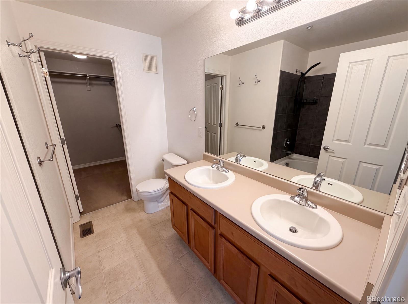 MLS Image #21 for 23560  alamo place b,aurora, Colorado