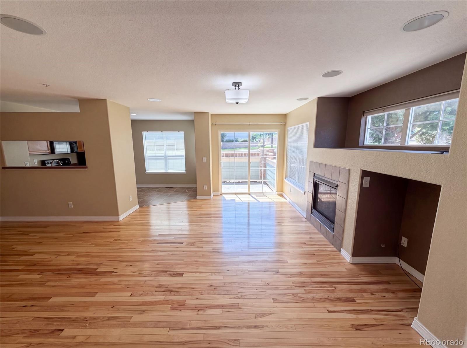MLS Image #6 for 23560  alamo place b,aurora, Colorado