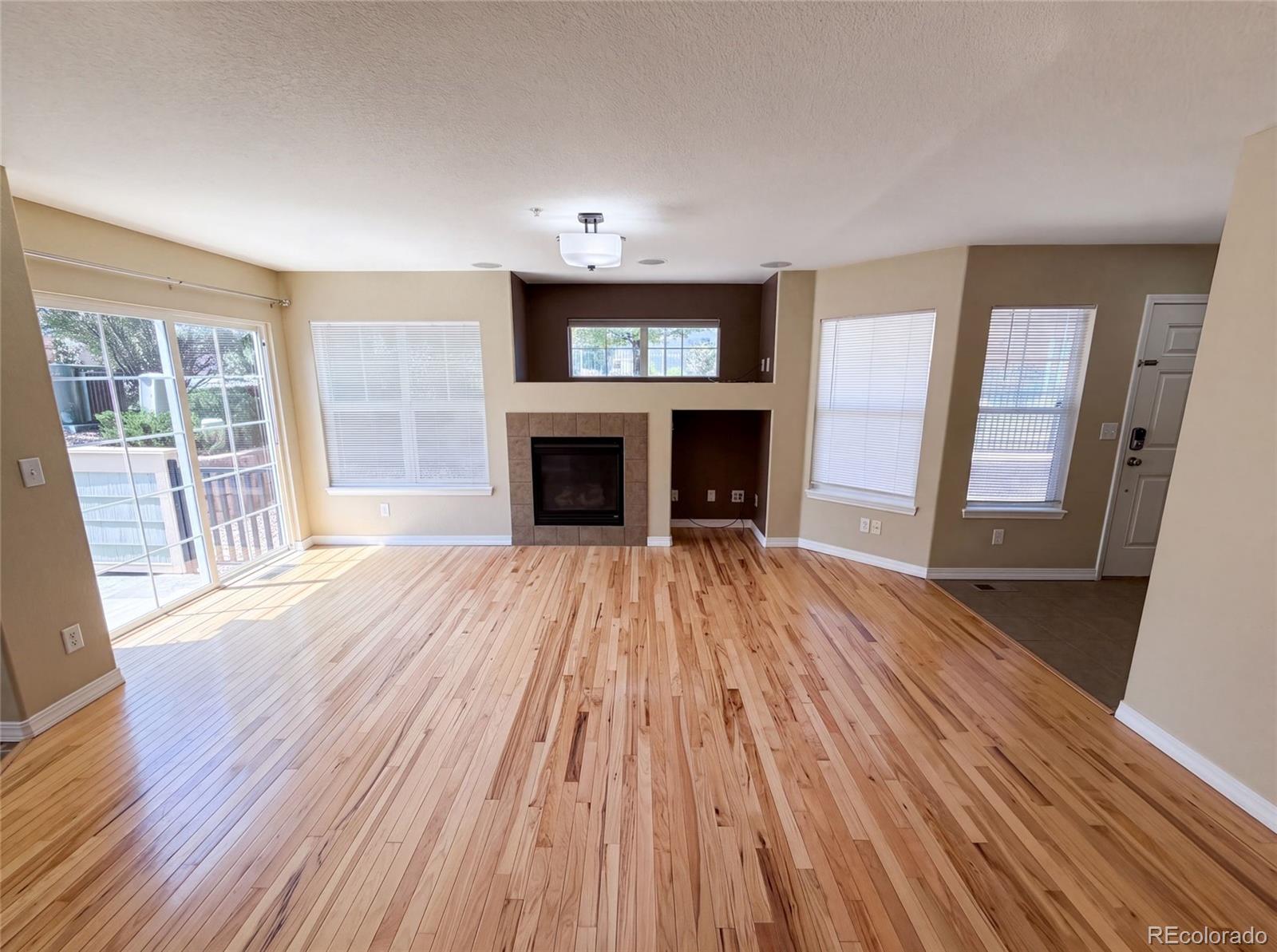 MLS Image #8 for 23560  alamo place b,aurora, Colorado