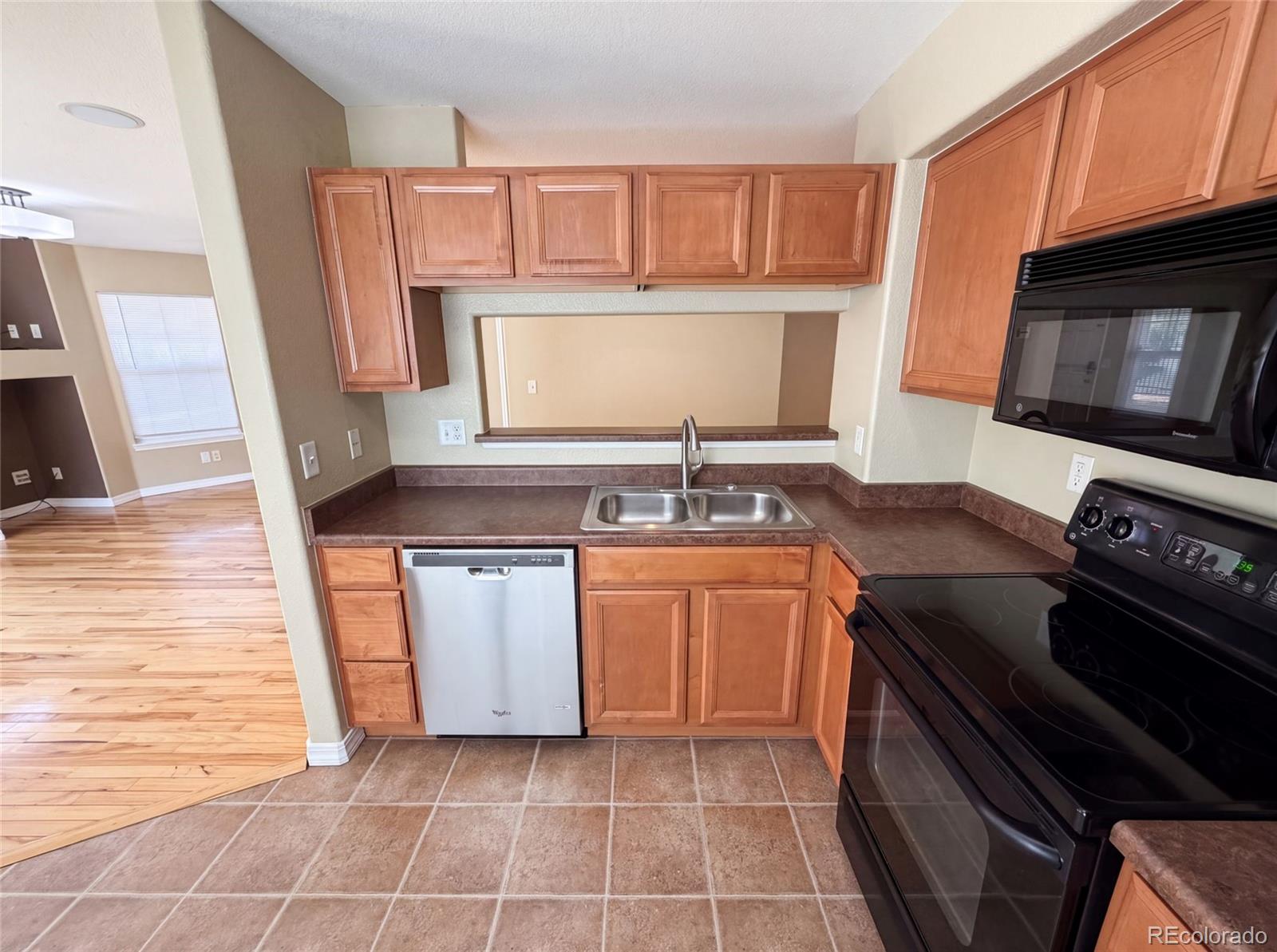 MLS Image #9 for 23560  alamo place b,aurora, Colorado