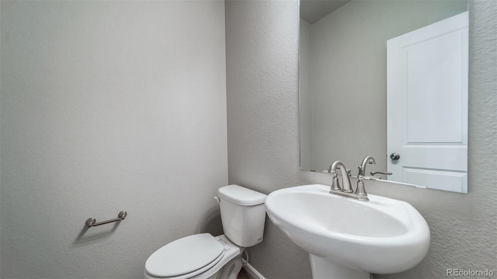 MLS Image #11 for 22423 e 46th avenue,aurora, Colorado