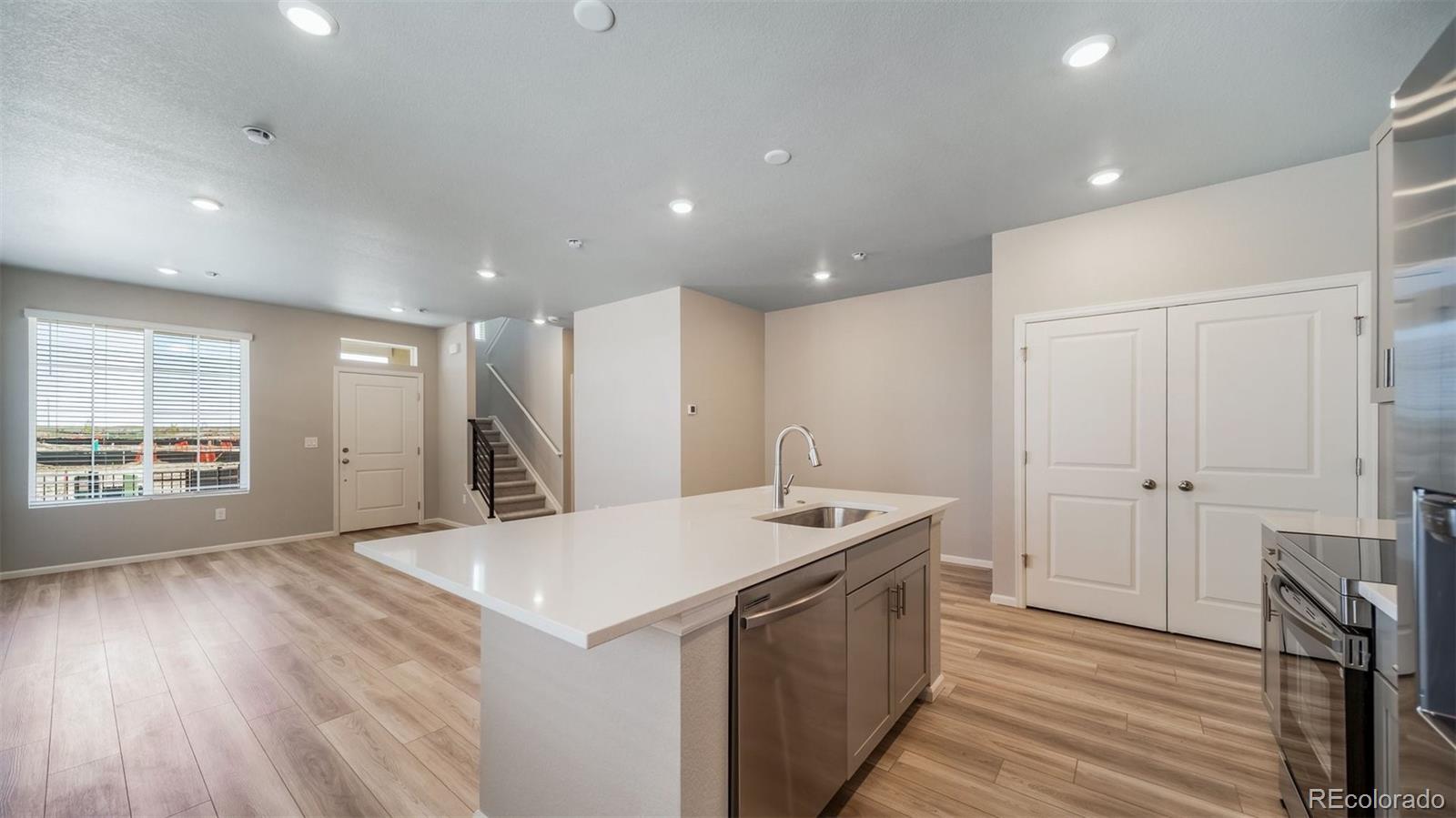 MLS Image #5 for 22423 e 46th avenue,aurora, Colorado