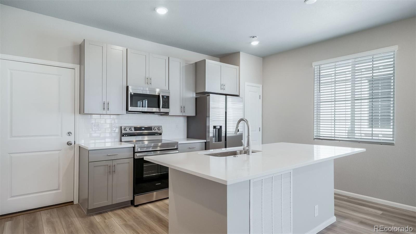 MLS Image #6 for 22423 e 46th avenue,aurora, Colorado