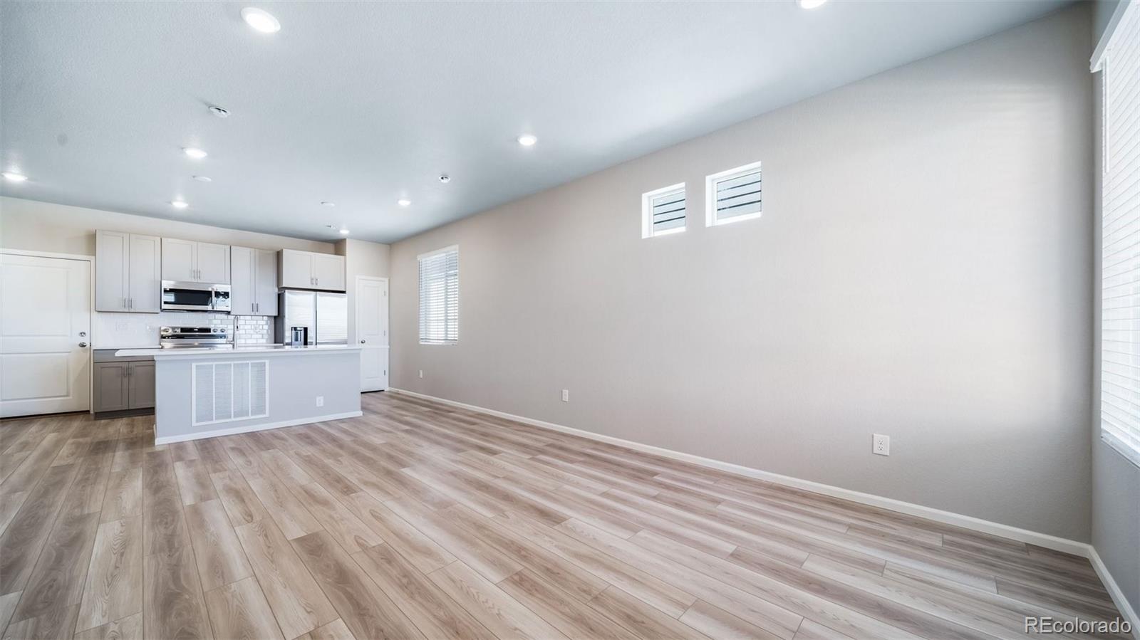 MLS Image #8 for 22423 e 46th avenue,aurora, Colorado