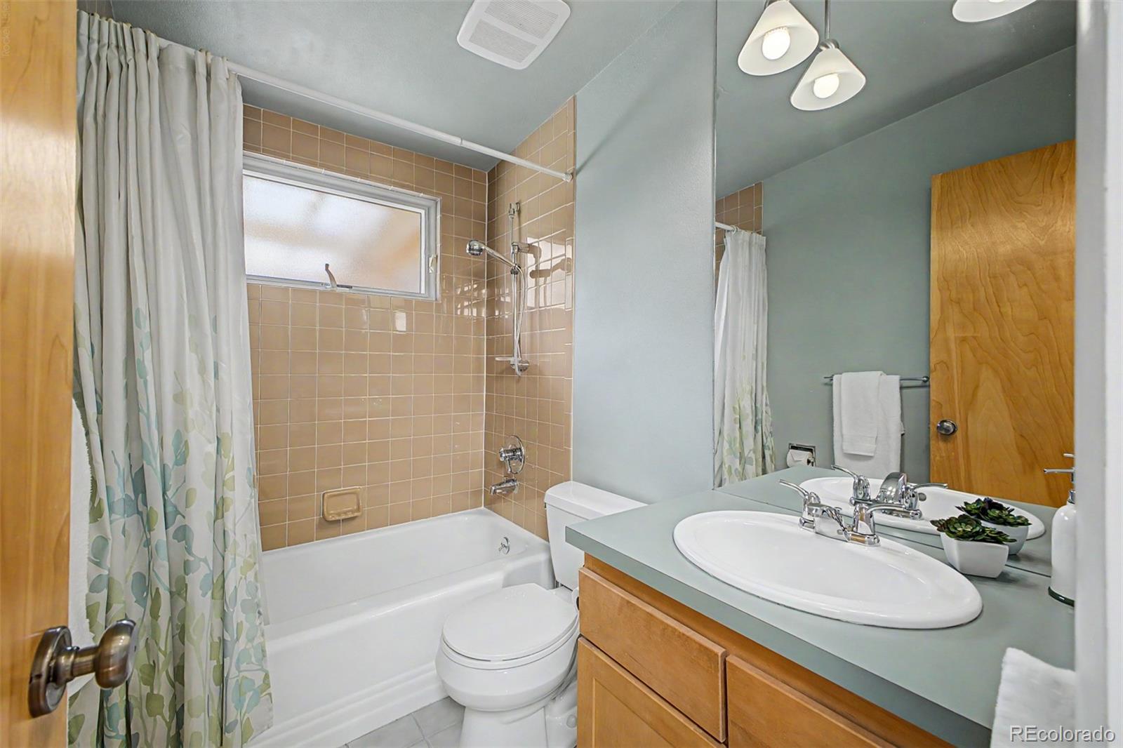 MLS Image #27 for 210 s kearney street,denver, Colorado