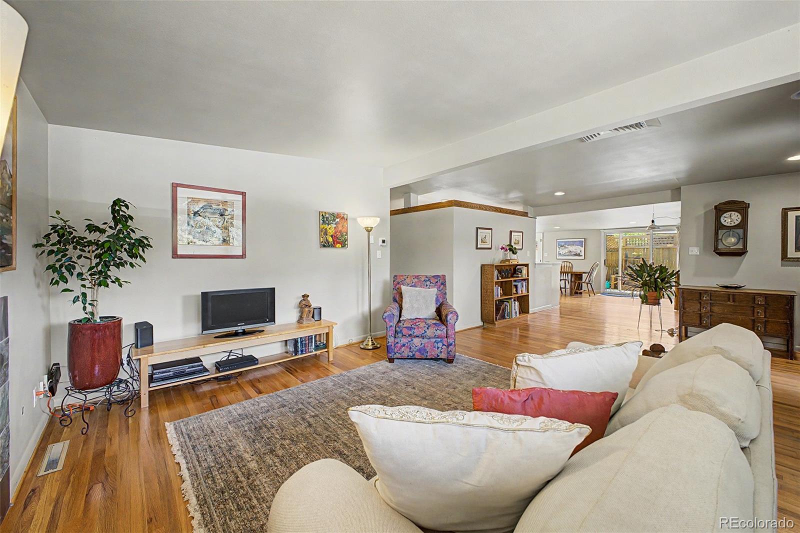 MLS Image #9 for 210 s kearney street,denver, Colorado