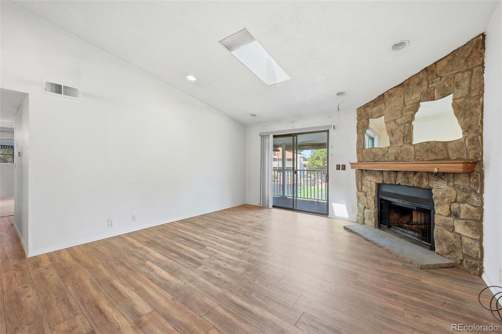 MLS Image #2 for 907 s yampa street,aurora, Colorado