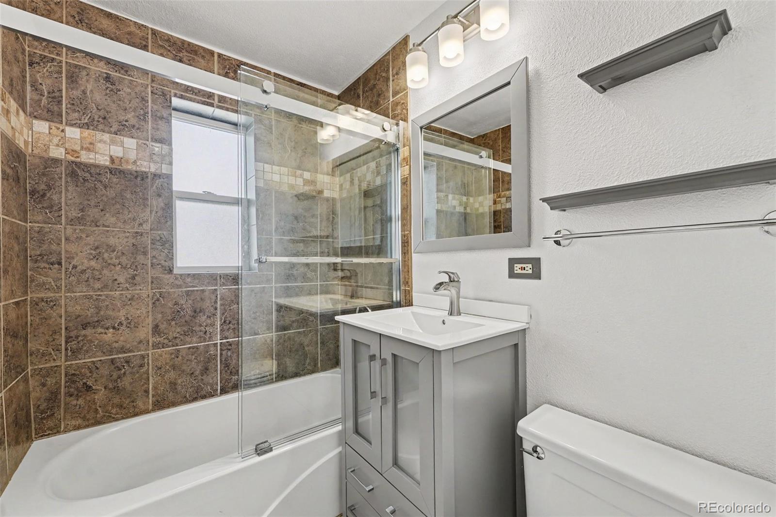 MLS Image #18 for 790  holly street,denver, Colorado