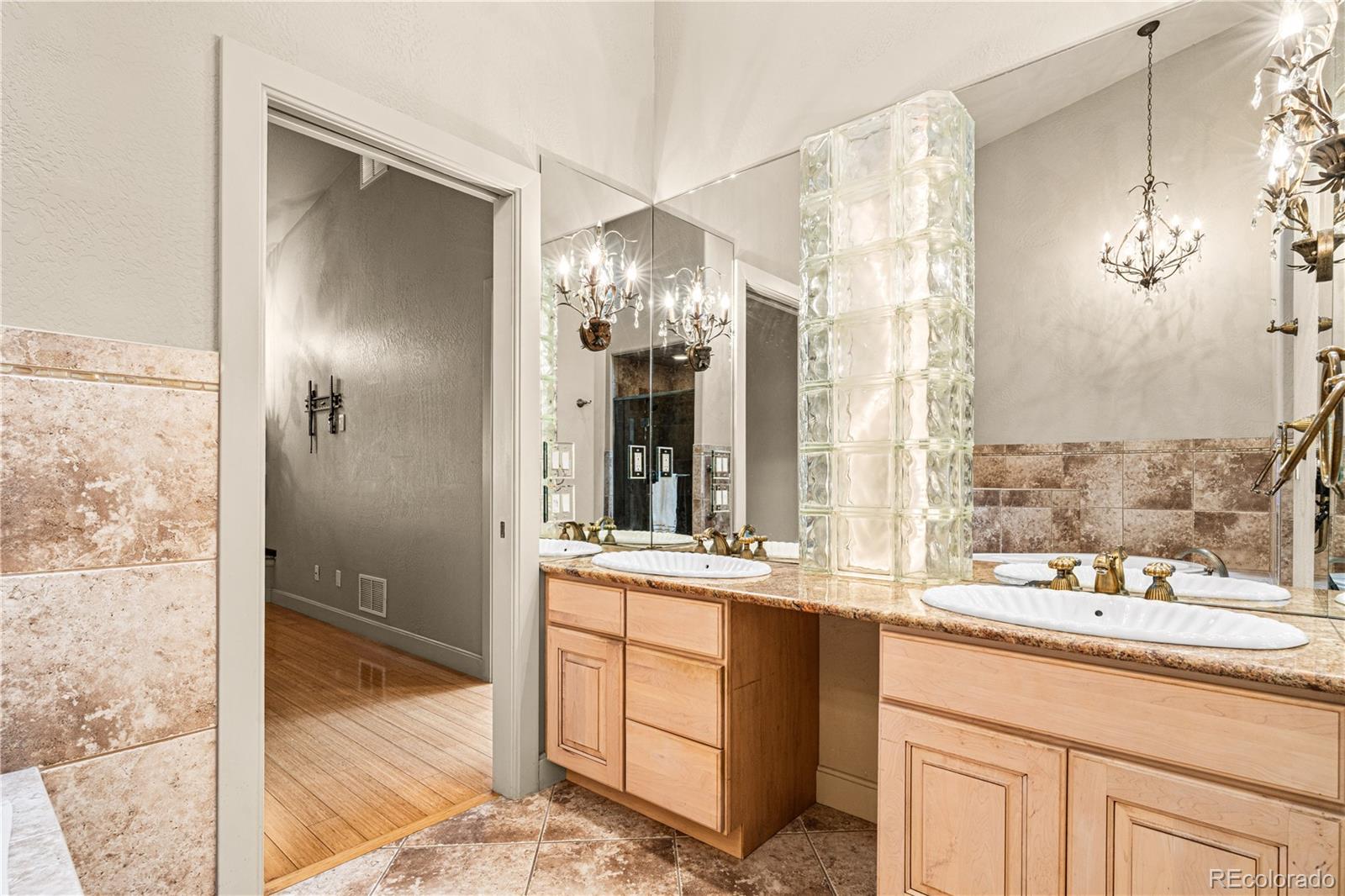 MLS Image #19 for 50  aberdeen bluff,pueblo, Colorado