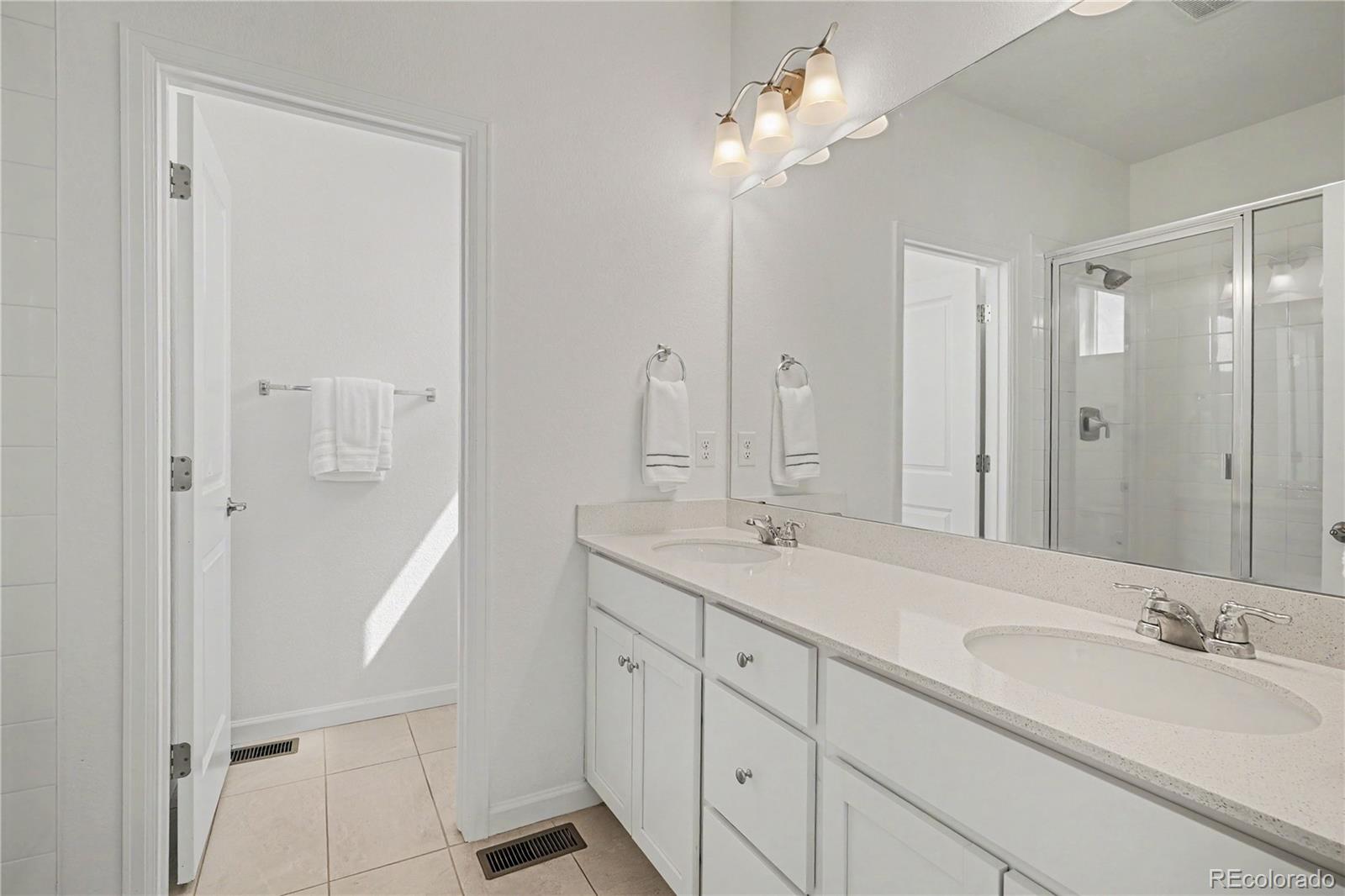 MLS Image #16 for 1862 s poplar court,denver, Colorado