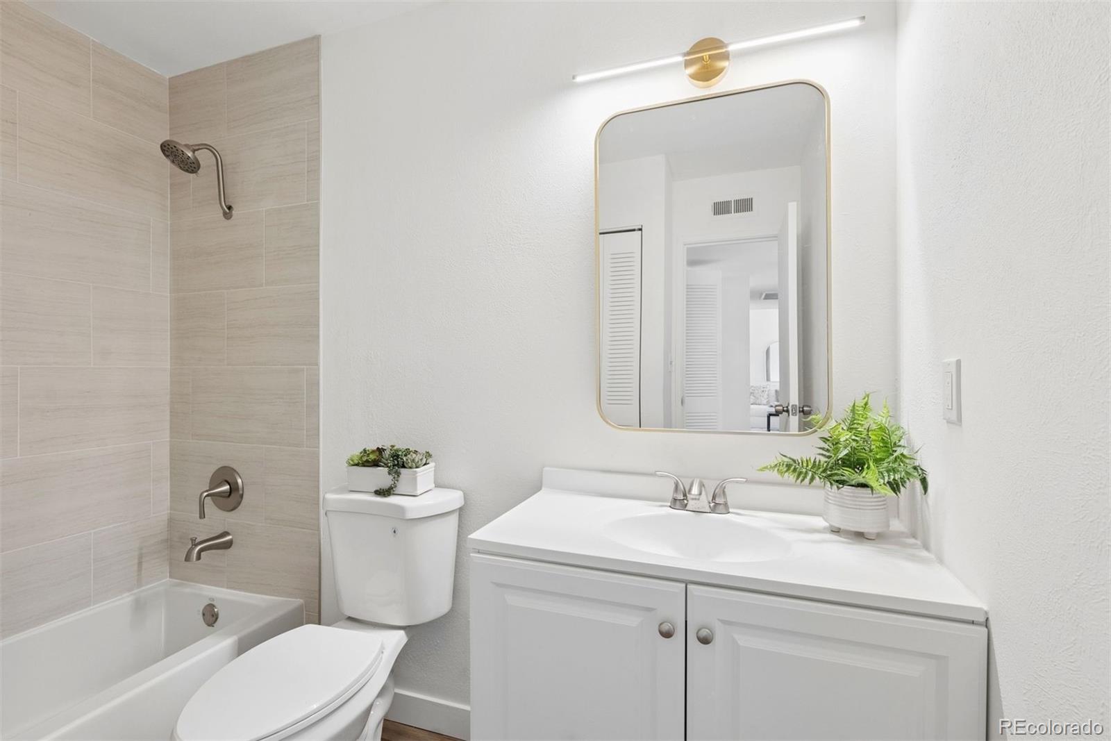 MLS Image #13 for 3633 s sheridan boulevard,denver, Colorado