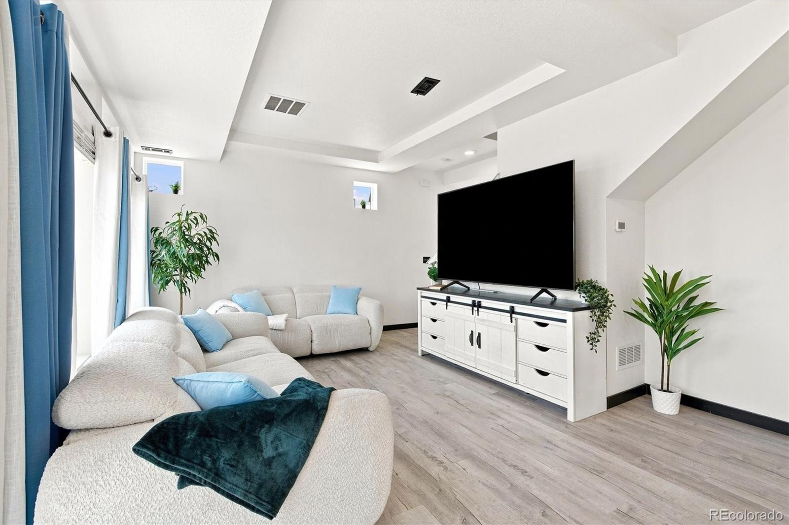 MLS Image #10 for 26236 e byers place,aurora, Colorado