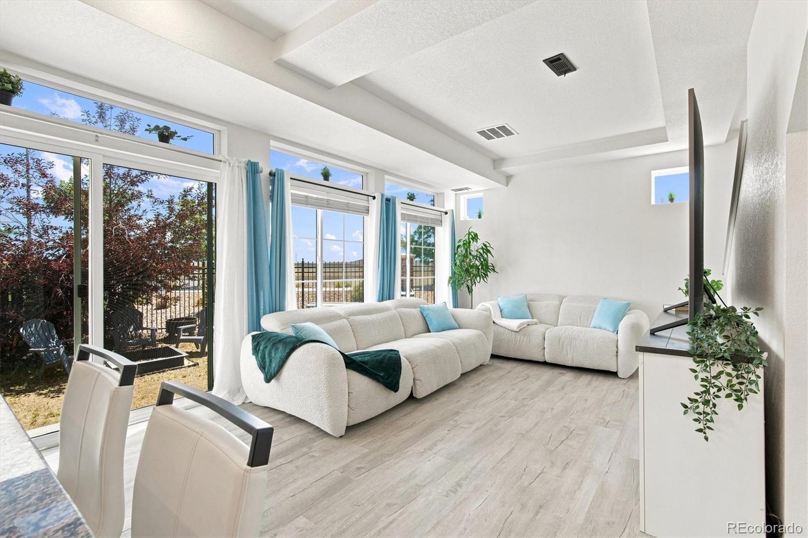 MLS Image #11 for 26236 e byers place,aurora, Colorado