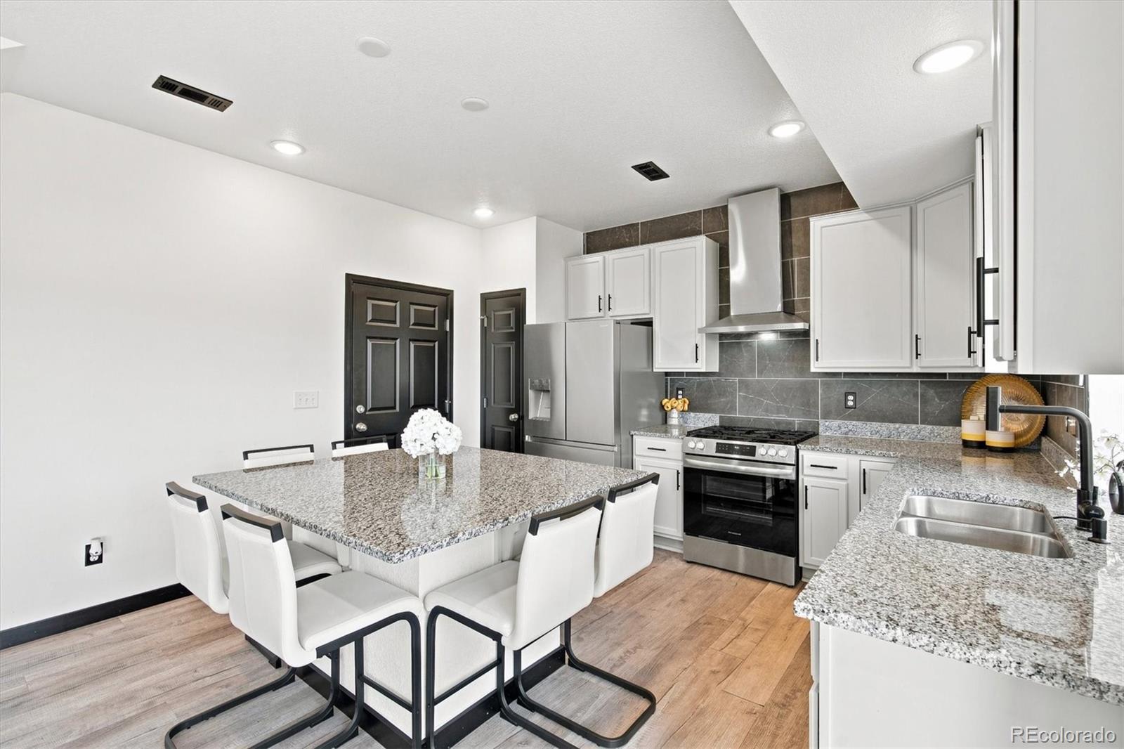 MLS Image #12 for 26236 e byers place,aurora, Colorado