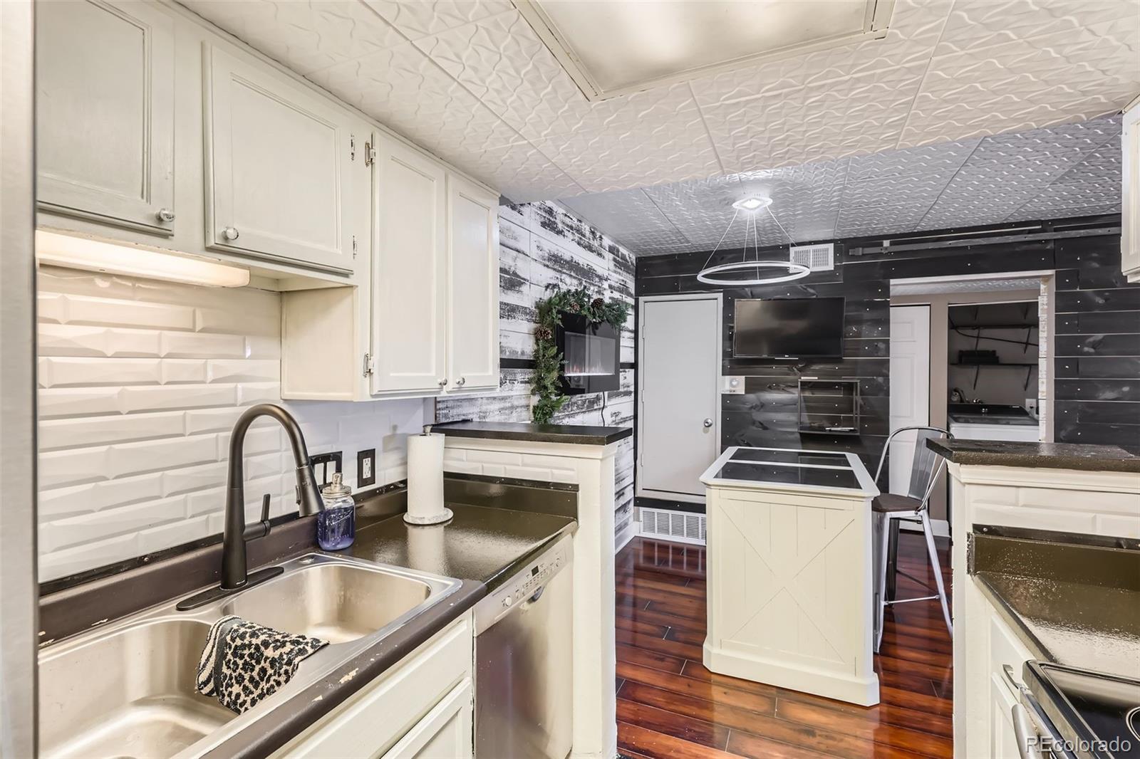 MLS Image #2 for 4400 s quebec street,denver, Colorado