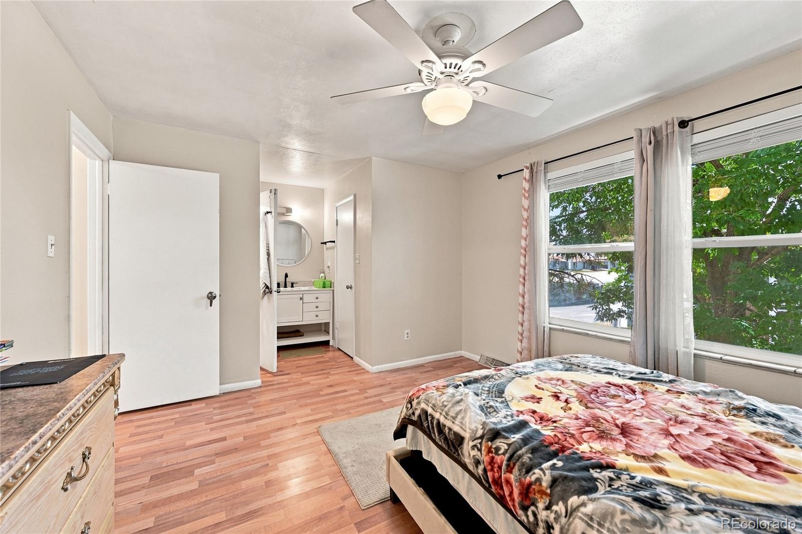 MLS Image #11 for 147  paris circle,aurora, Colorado