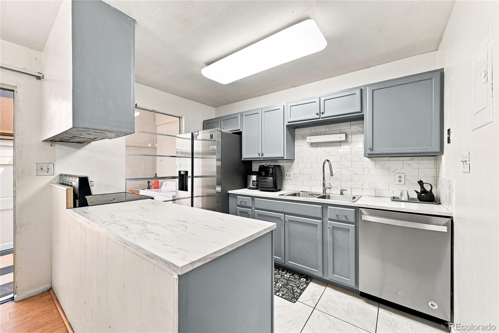 MLS Image #4 for 147  paris circle,aurora, Colorado