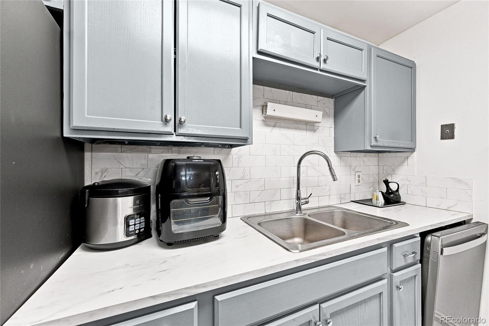 MLS Image #6 for 147  paris circle,aurora, Colorado