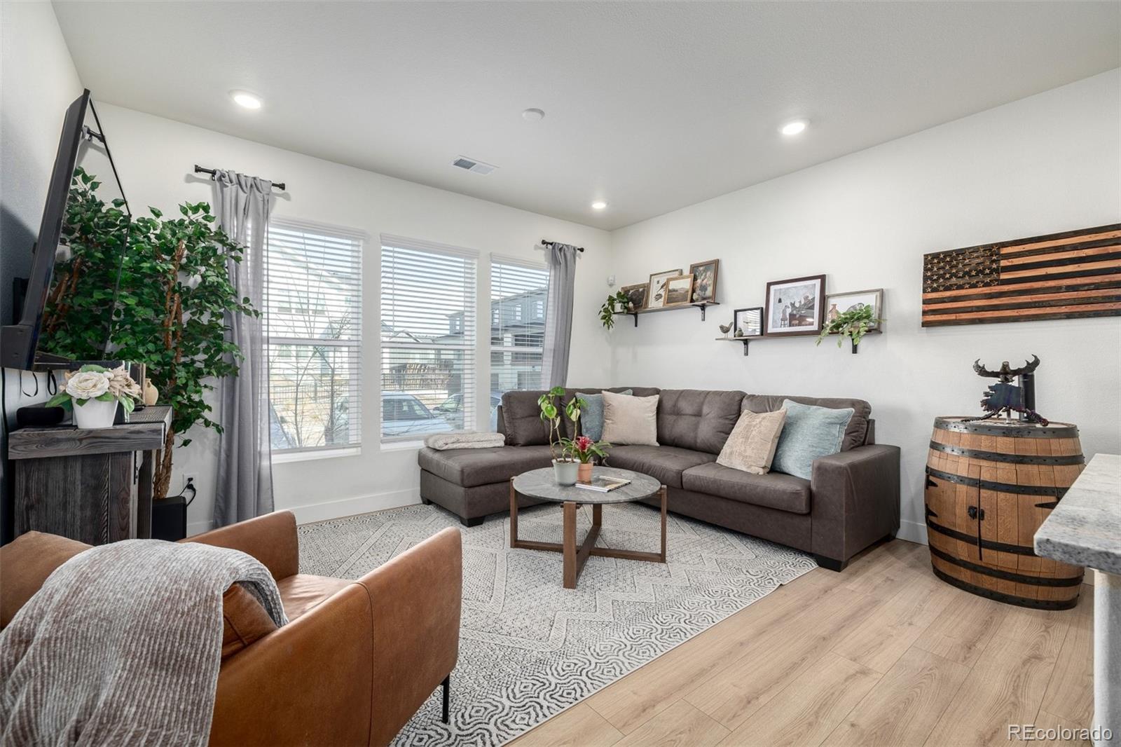 MLS Image #4 for 8863  fraser river loop,littleton, Colorado