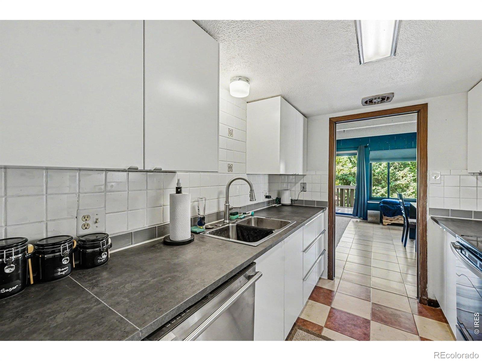 MLS Image #11 for 2525 s dayton way,denver, Colorado