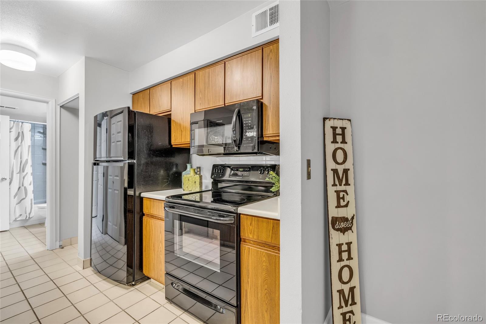 MLS Image #10 for 2575 s syracuse way,denver, Colorado