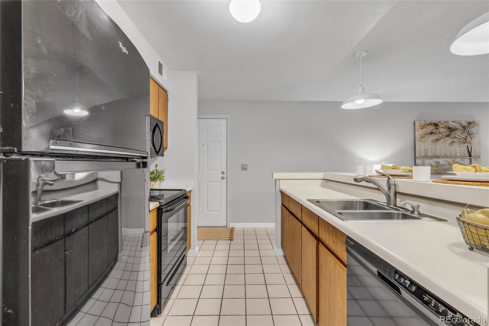 MLS Image #11 for 2575 s syracuse way,denver, Colorado
