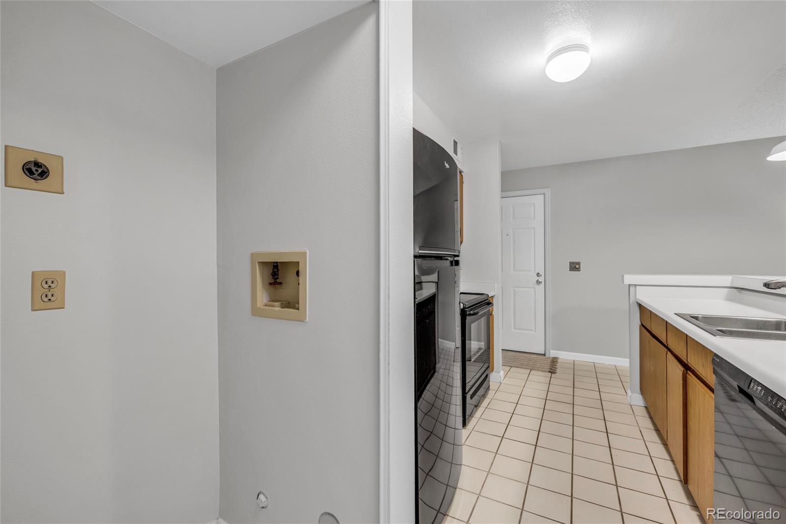 MLS Image #12 for 2575 s syracuse way,denver, Colorado