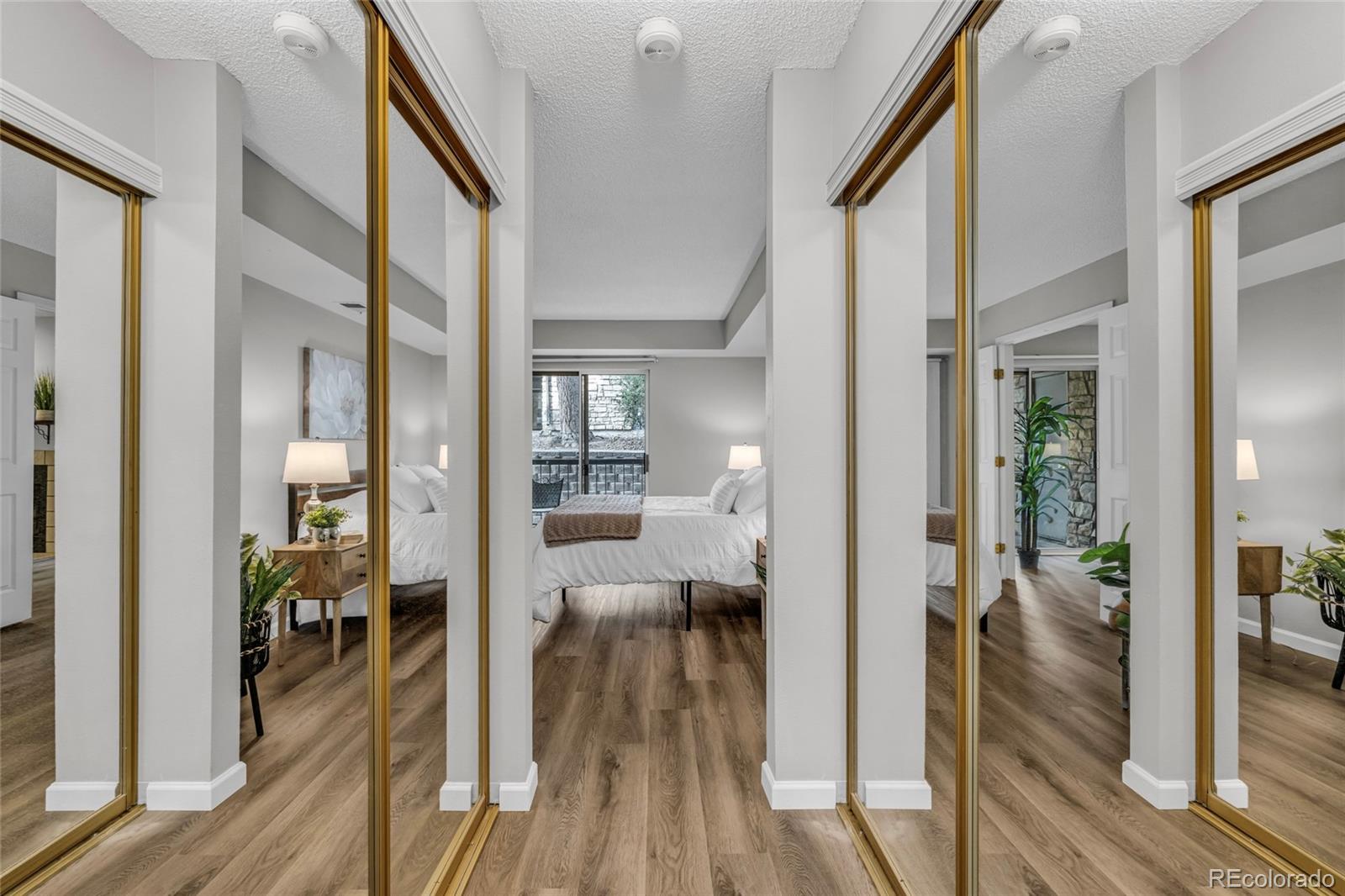 MLS Image #15 for 2575 s syracuse way,denver, Colorado